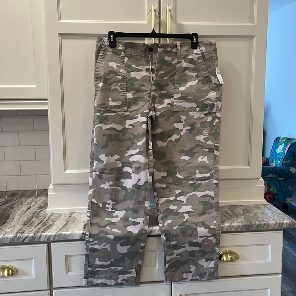 NWT Gap Khaki pants